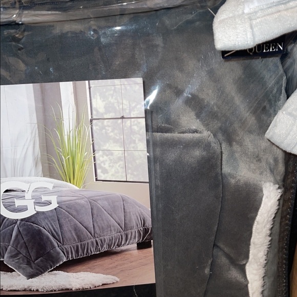 Ugg queen bedding set bundle - Picture 3 of 4